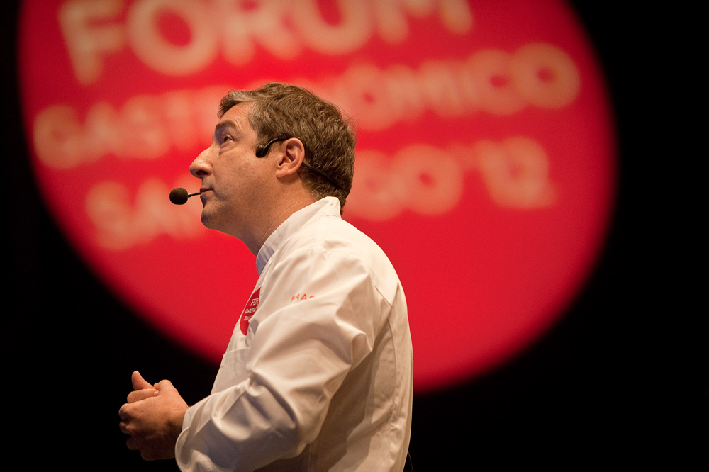 Joan Roca abrió la mañana del lunes en Santiago