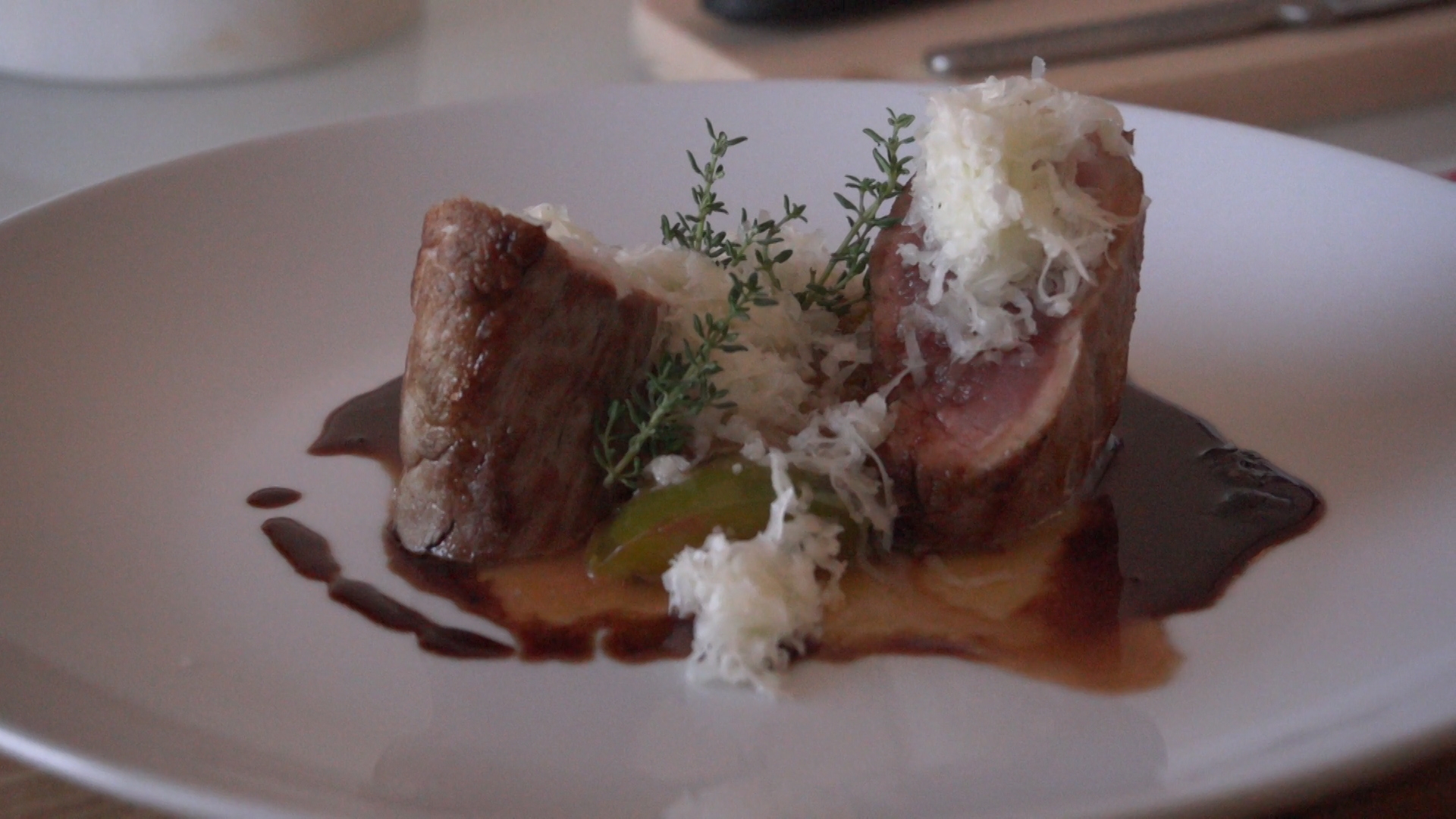 Solomillo de Cerdo Ibérico con Ciruelas y Queso Manchego