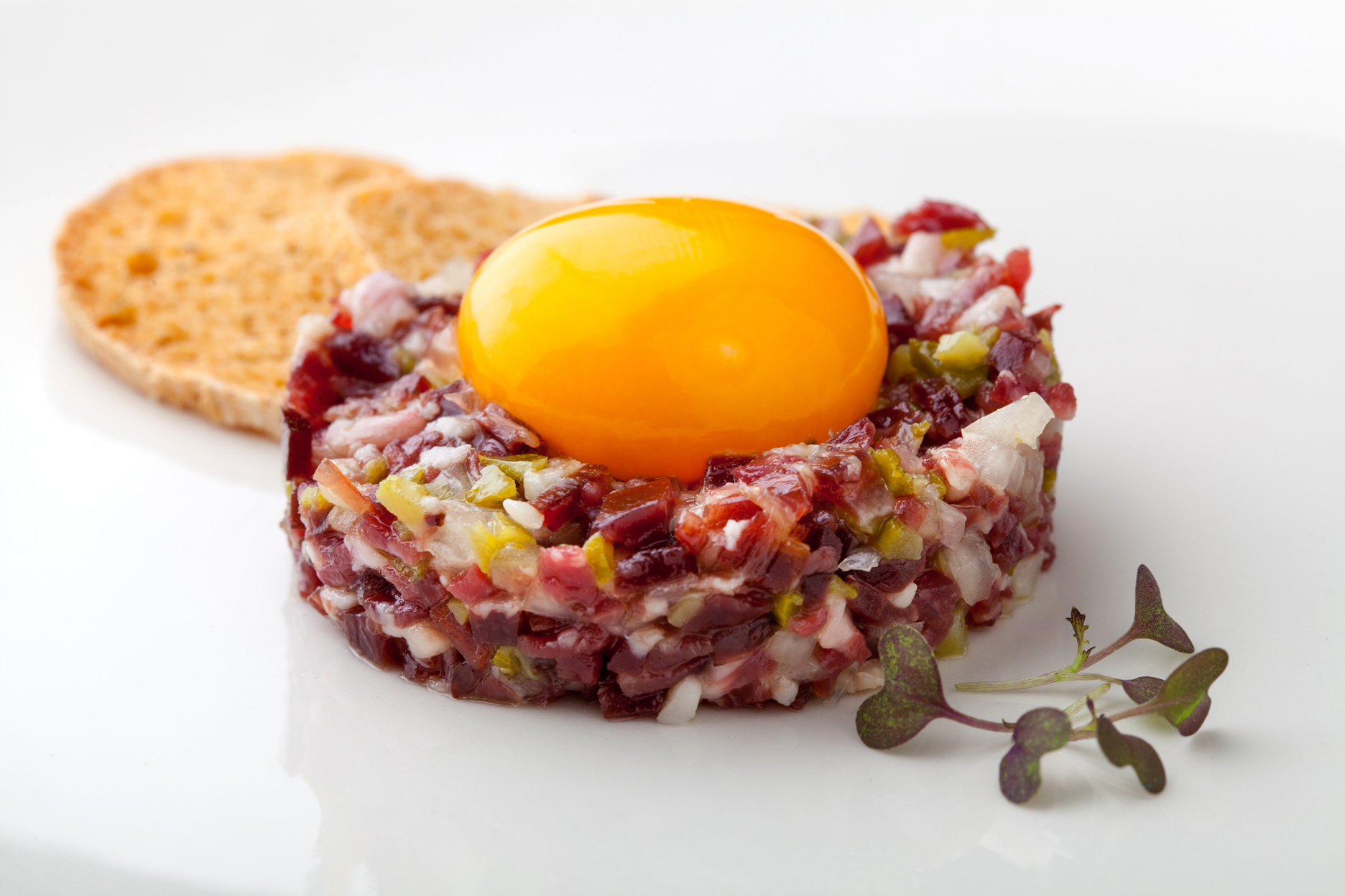 Tartare de Jamón Ibérico de Bellota y Yema Curada