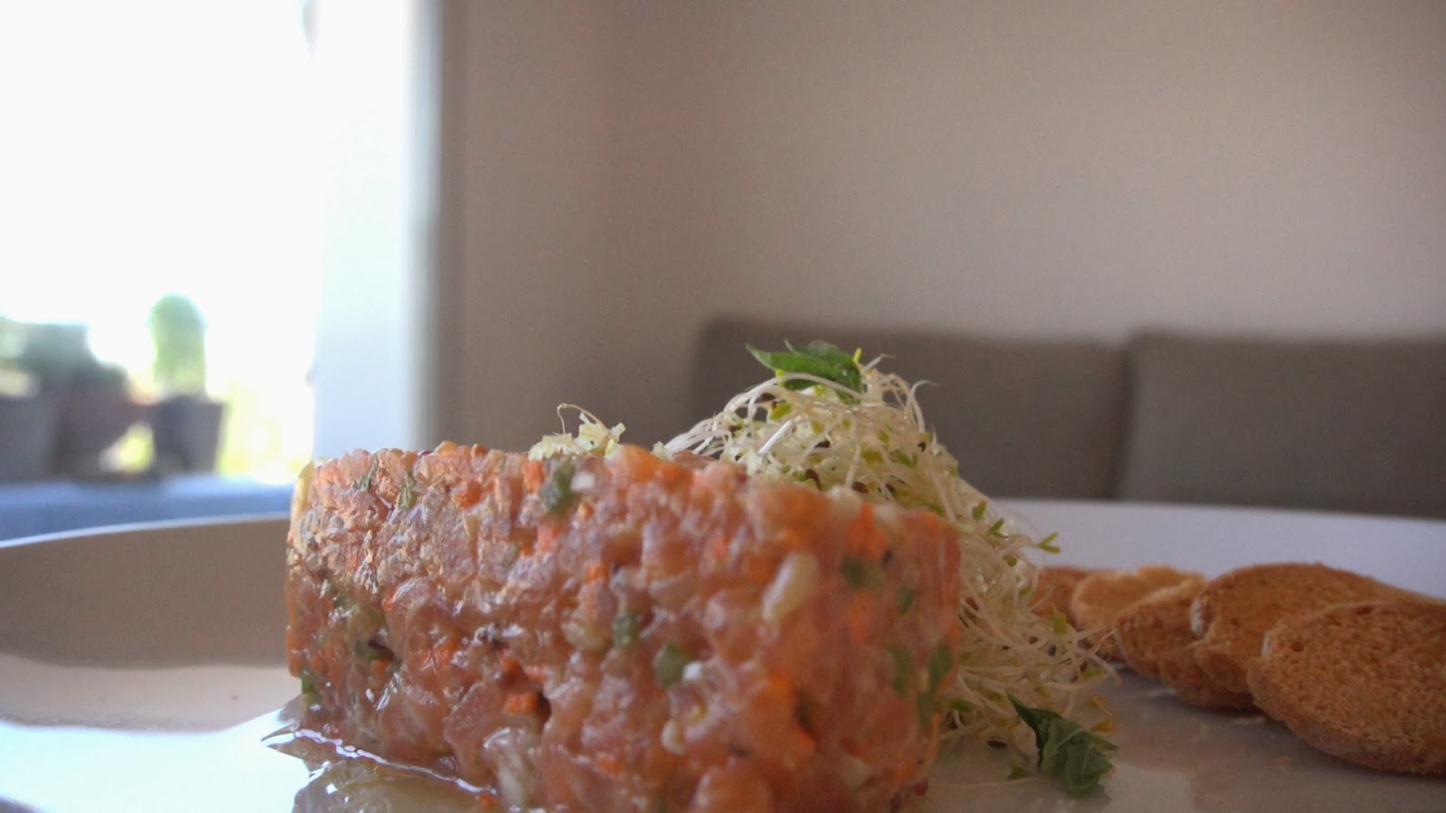 Tartar de Salmón y Verduras