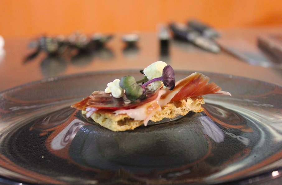 Tosta de Bellota, Jamón Ibérico y Rocas de Aove