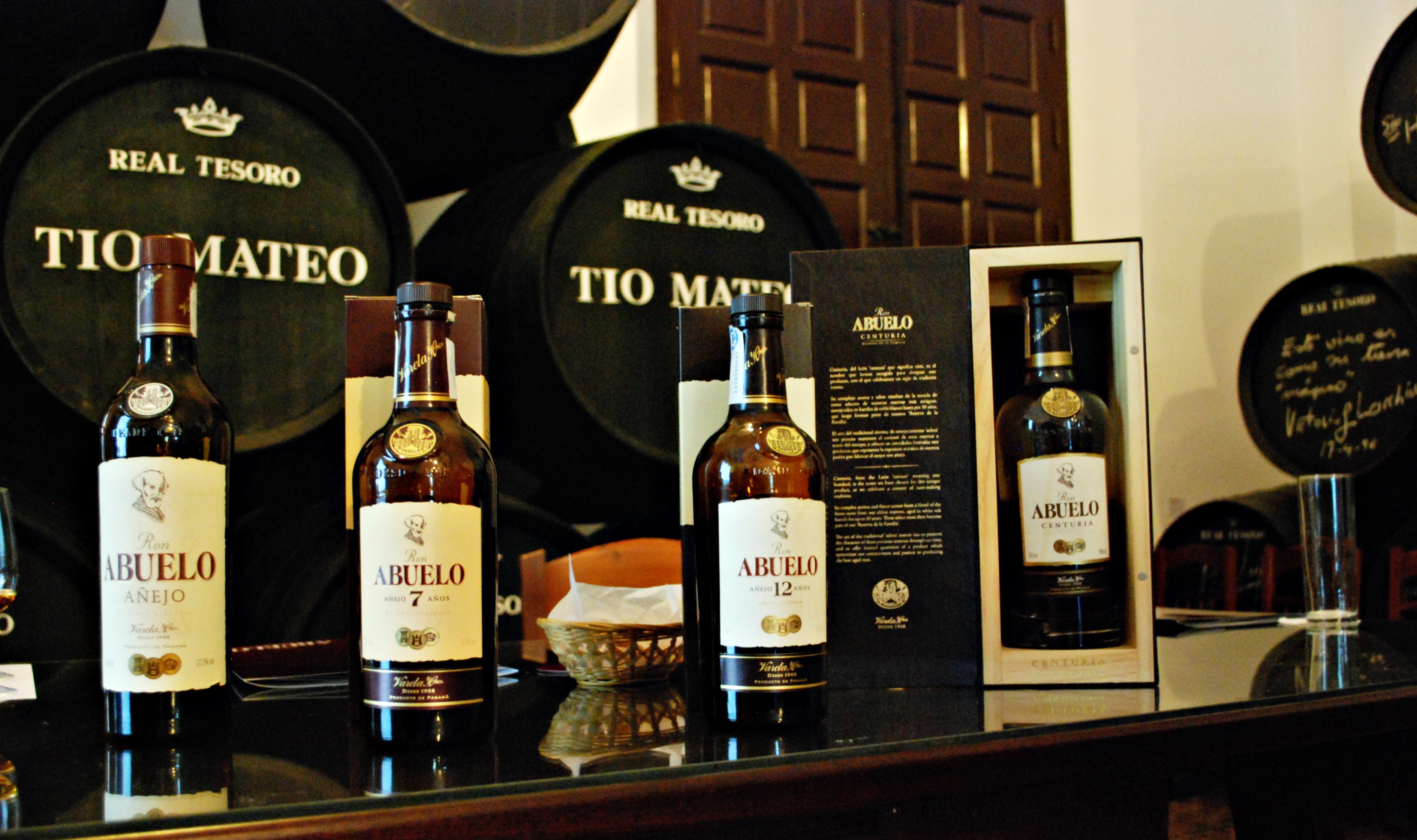 Ron Abuelo. Añejo, 7 años, 12 años y centuria. Foto: Lluvia Montero