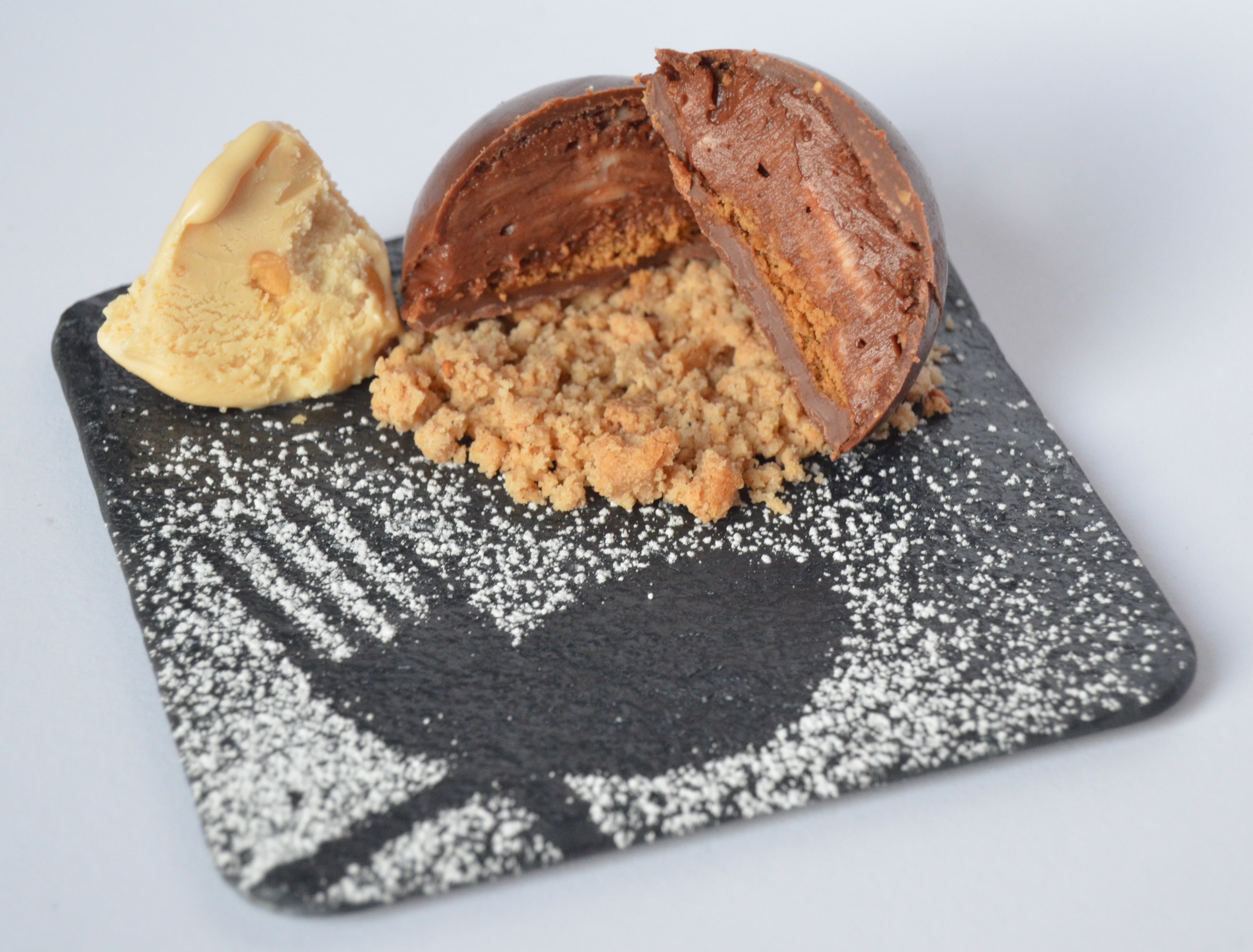 Semiesfera de Chocolate y Avellanas