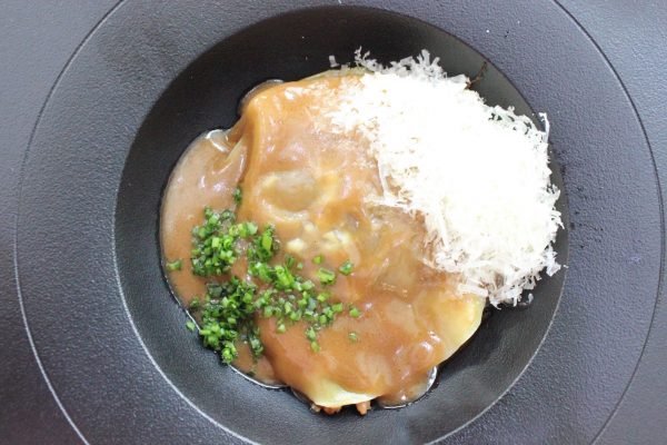 Guiso de ciervo en adobo tratado como un ravioli (Chef Juan Carlos Trujillo)