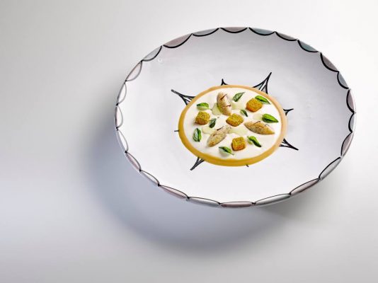 Karim de piñones, melón de verano, erizo del Sáhara y orégano fresco