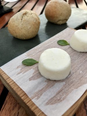 Mantequilla casera de leche de cabra