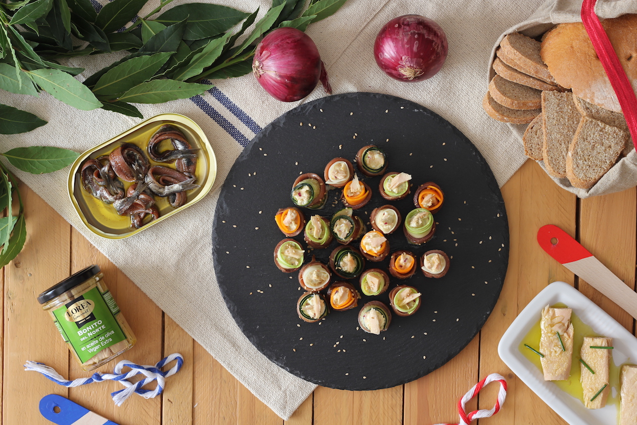 Rollitos de vegetales rellenos de bonito del norte y anchoas del cantabric