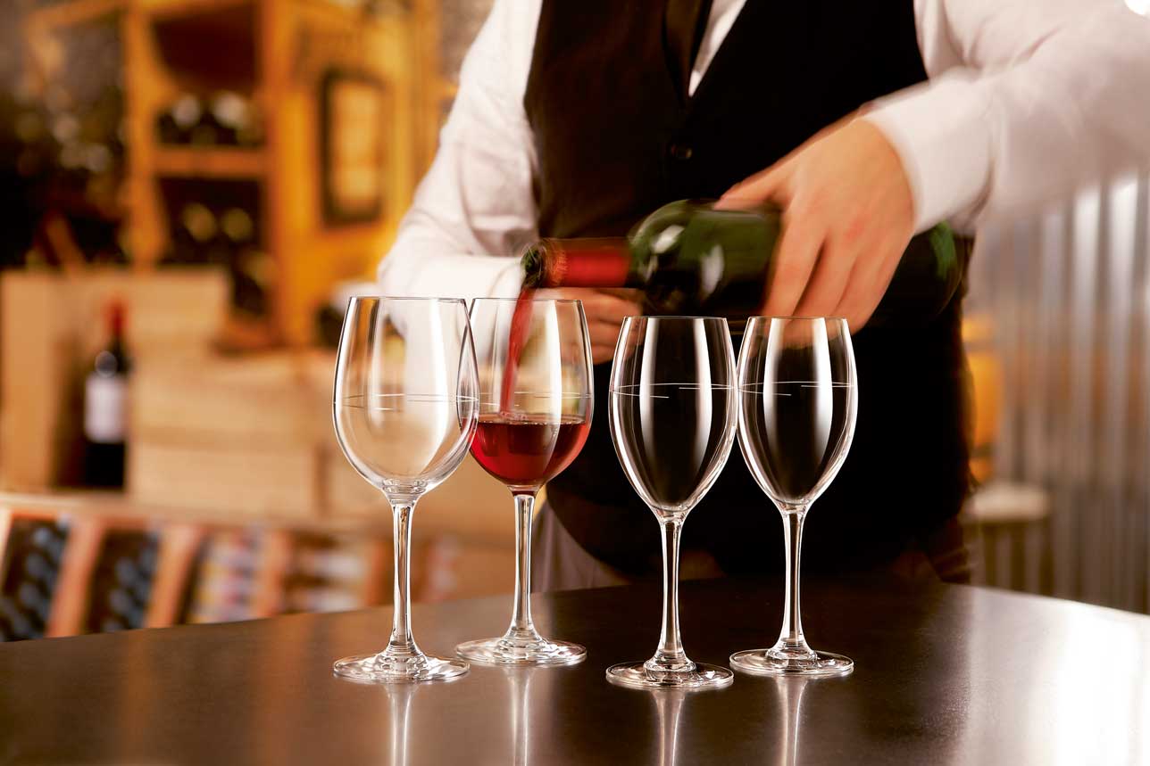 Claves para servir correctamente un vino The Gourmet Journal