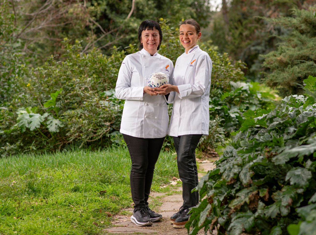 Fina Puigdevall y Martina Puigvert, fundadora y jefa de cocina de ‘Les Cols’ (Olot, Girona)