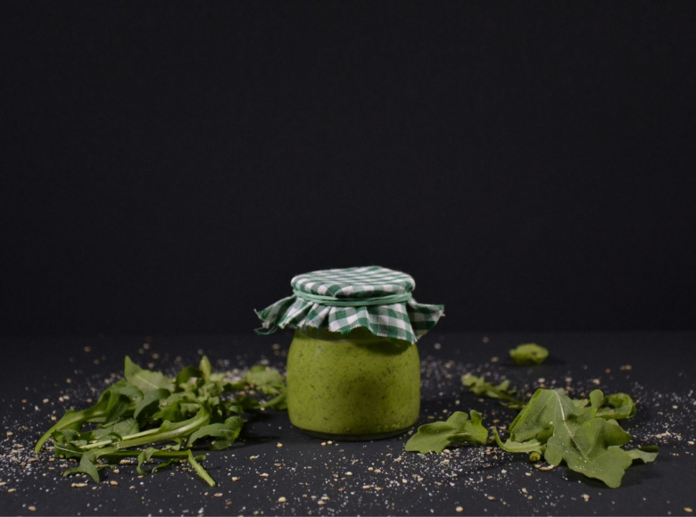 Cómo hacer pesto de albahaca