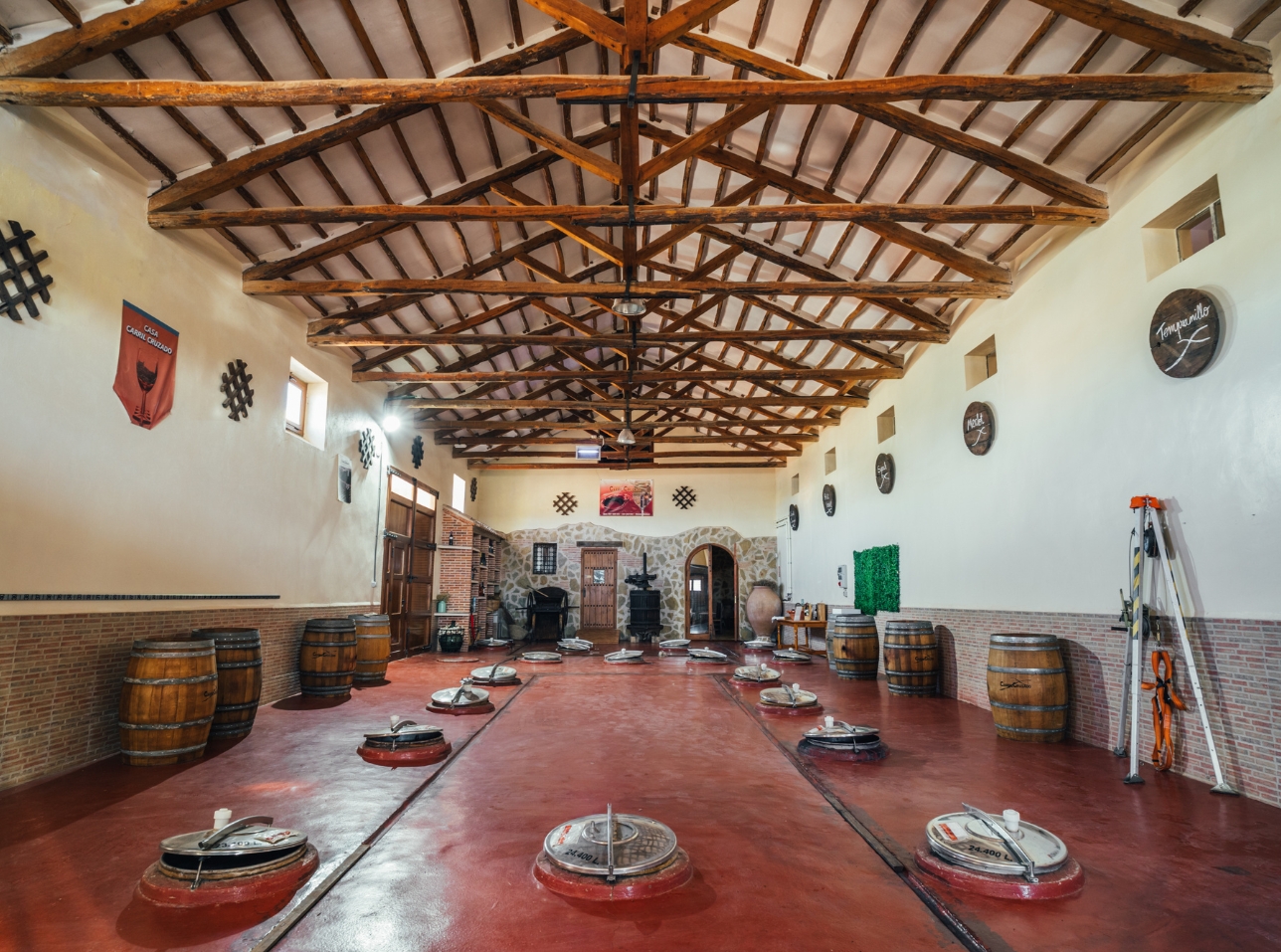 Interior de la bodega Carril Cruzado