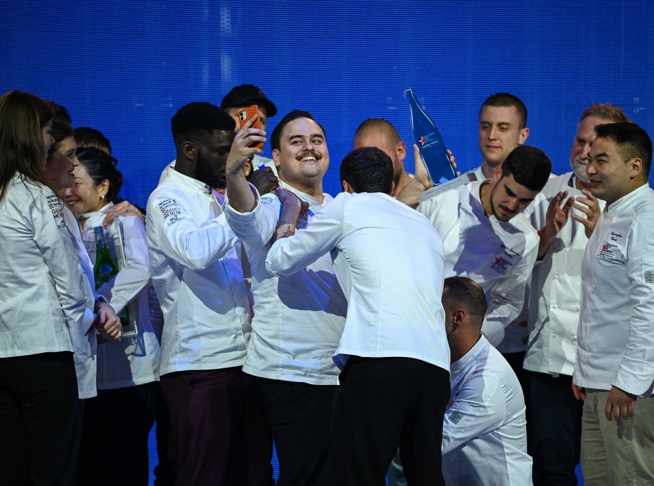 Ardy Ferguson, en el centro, junto con sus compañeros