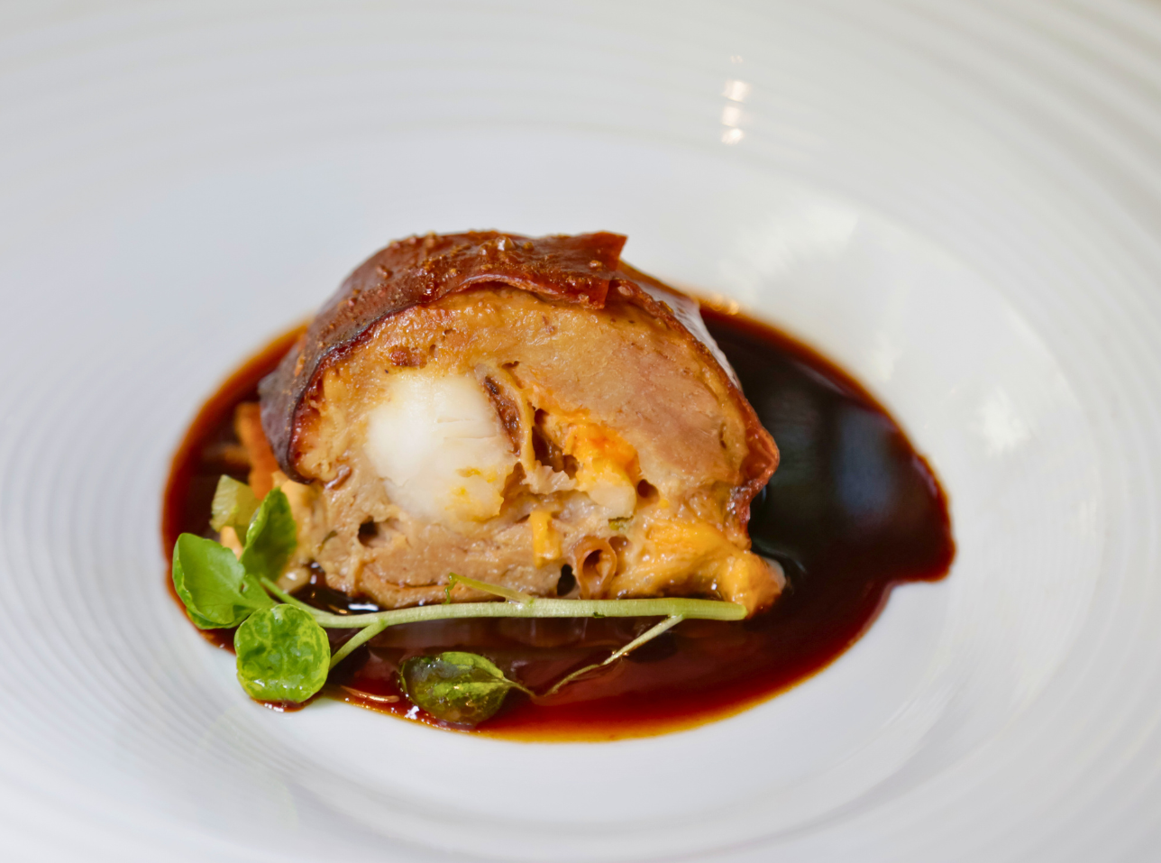 Cochinillo con langosta
